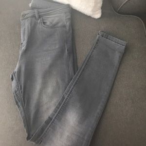 Gray washed skinny jeans